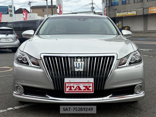 Toyota CROWN MAJESTA 2016-09 8877046-1