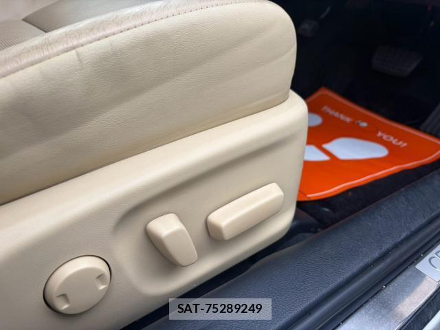 Toyota CROWN MAJESTA 2016-09 8877046-11