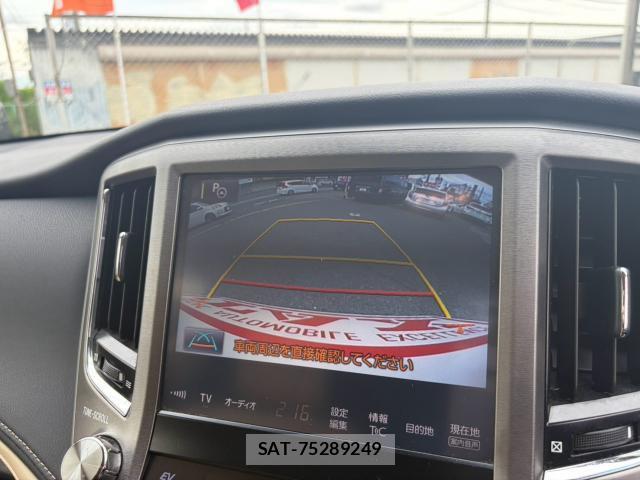 Toyota CROWN MAJESTA 2016-09 8877046-17