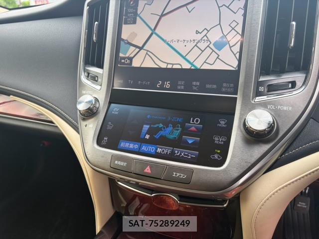 Toyota CROWN MAJESTA 2016-09 8877046-18