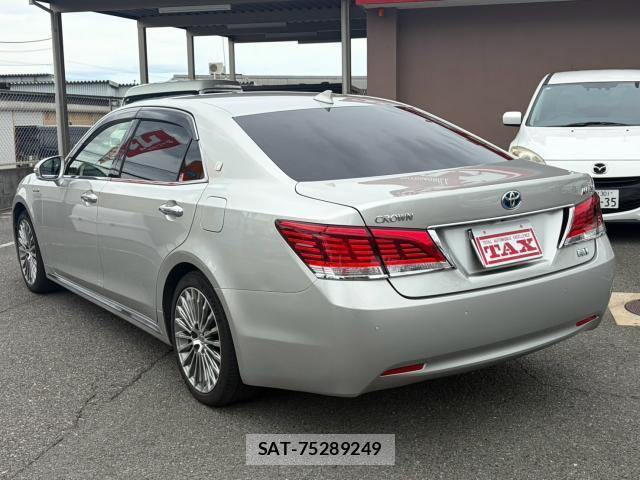 Toyota CROWN MAJESTA 2016-09 8877046-19
