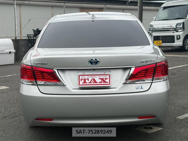 Toyota CROWN MAJESTA 2016-09 8877046-3