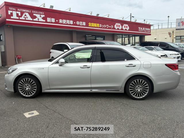 Toyota CROWN MAJESTA 2016-09 8877046-4
