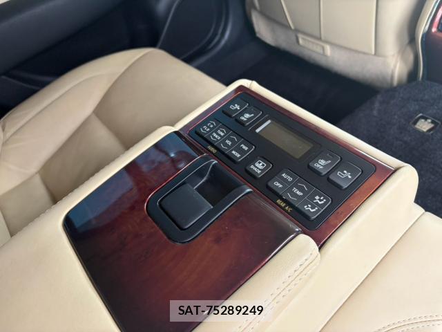 Toyota CROWN MAJESTA 2016-09 8877046-6