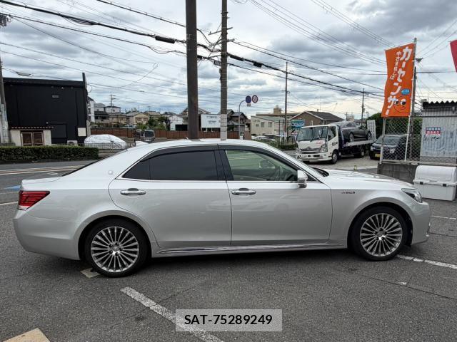 Toyota CROWN MAJESTA 2016-09 8877046-7
