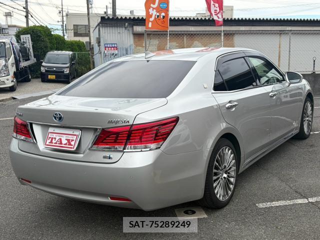 Toyota CROWN MAJESTA 2016-09 8877046-9