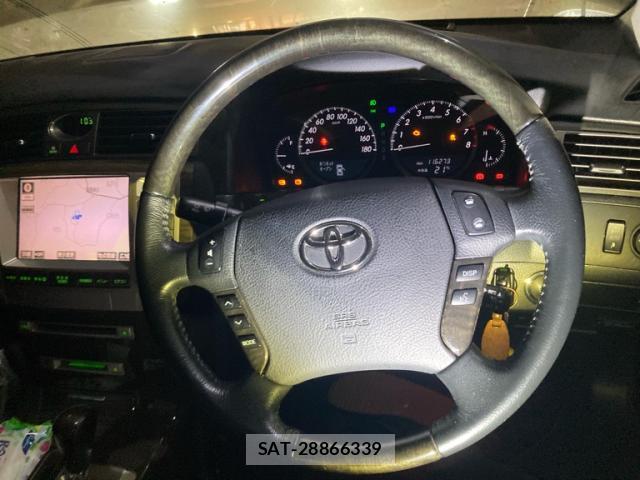 Toyota CROWN MAJESTA 2005-06 8877419-14