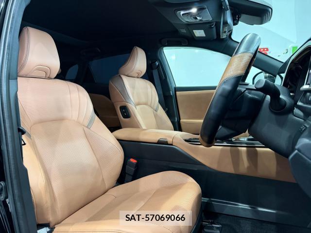 Toyota CROWN 2025-04 8876751-2
