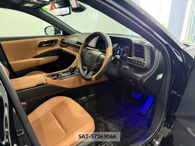 Toyota CROWN 2025-04 8876751-3
