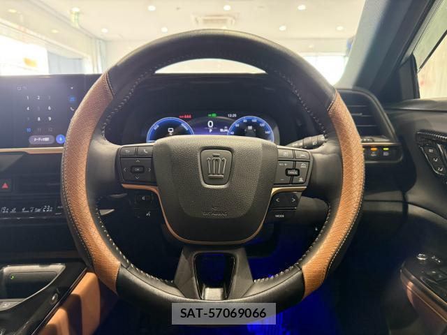 Toyota CROWN 2025-04 8876751-4