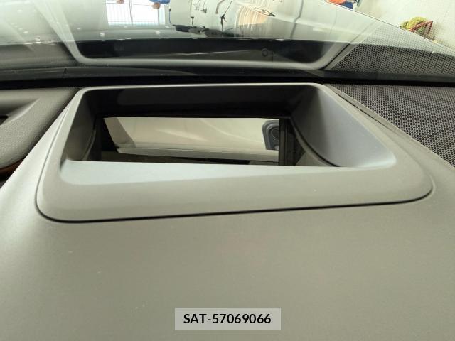 Toyota CROWN 2025-04 8876751-9