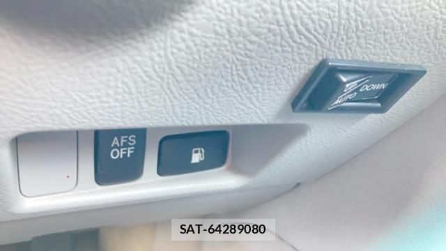 Toyota CROWN 2005-10 8876379-19