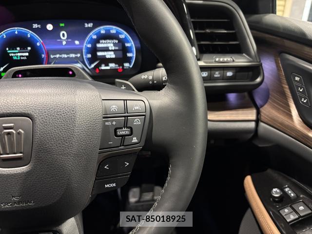 Toyota CROWN 2025-01 8877498-11