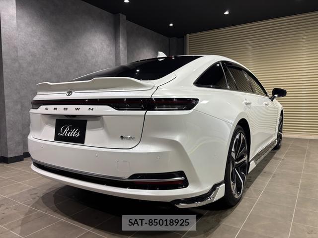 Toyota CROWN 2025-01 8877498-5