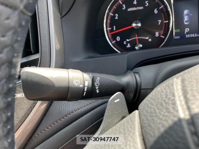 Toyota CROWN 2013-01 8878164-15