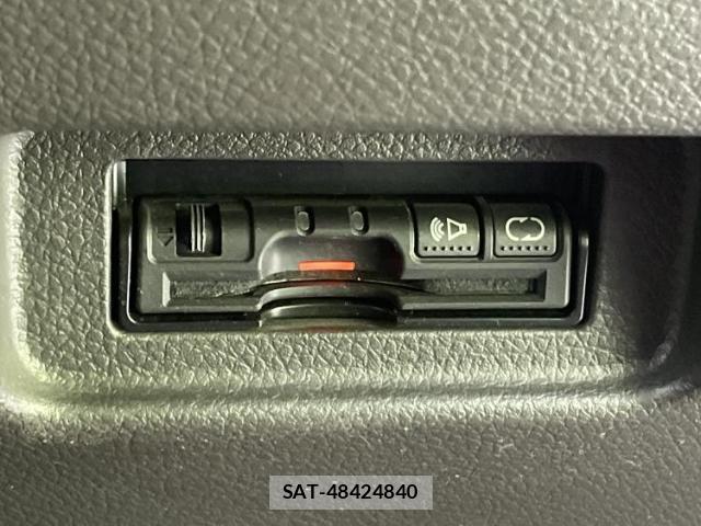 Nissan CUBE 2011-09 8876701-12