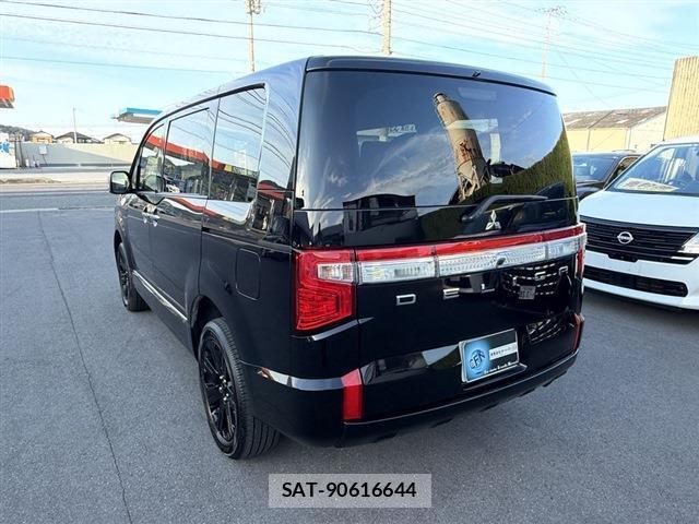 Mitsubishi DELICA 2025-11 8877096-9
