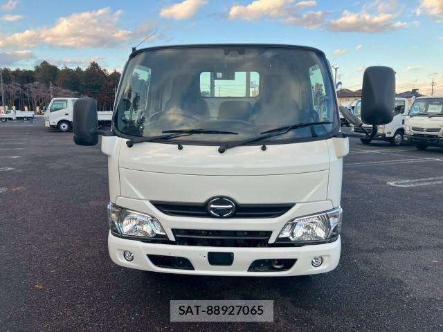 Hino DUTRO 2018-08 8876858-1