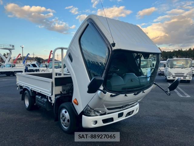 Hino DUTRO 2018-08 8876858-10