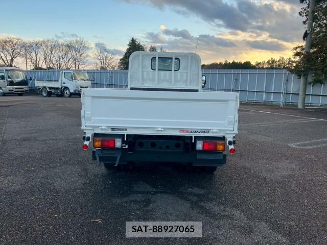 Hino DUTRO 2018-08 8876858-3