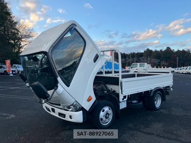 Hino DUTRO 2018-08 8876858-7