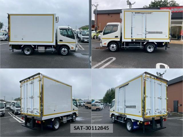 Hino DUTRO 2020-05 8876928-3