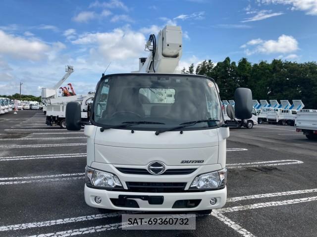 Hino DUTRO 2018-04 8876945-1