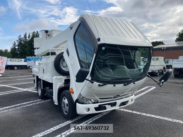 Hino DUTRO 2018-04 8876945-10