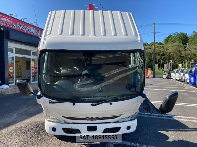 Hino DUTRO 2019-08 8876979-9