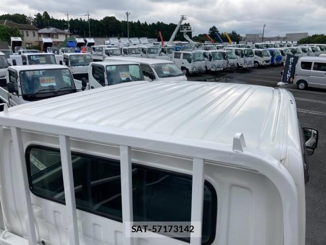 Hino DUTRO 2019-05 8876983-10
