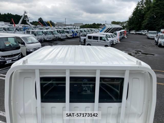 Hino DUTRO 2019-05 8876983-9