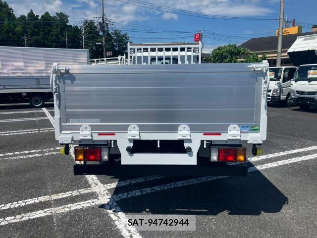 Isuzu ELF TRUCK 2017-10 8876947-4