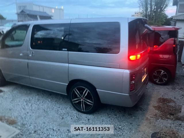 Nissan ELGRAND 2005-02 8876410-1