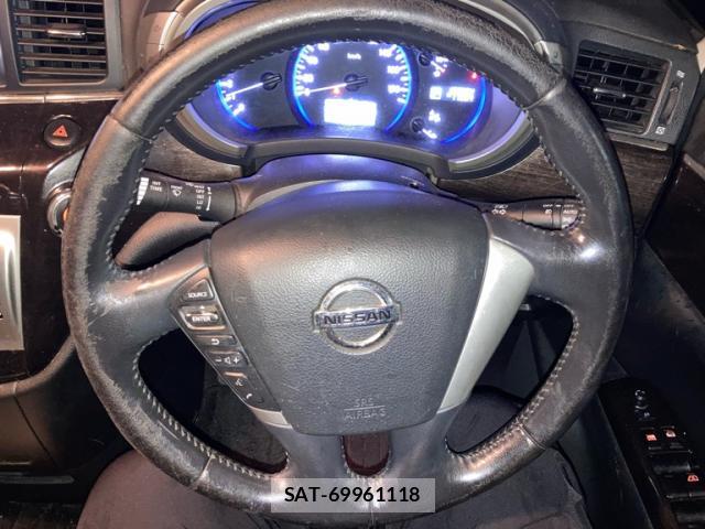 Nissan ELGRAND 2011-08 8876440-11