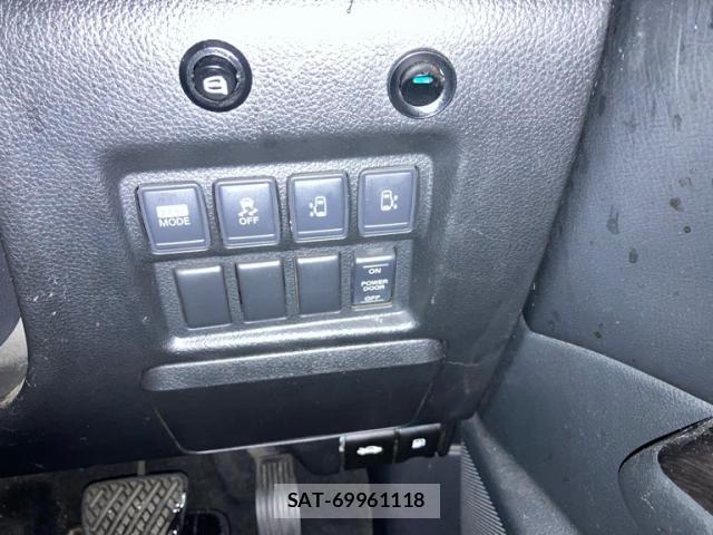 Nissan ELGRAND 2011-08 8876440-14
