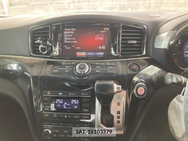 Nissan ELGRAND 2011-06 8877533-19