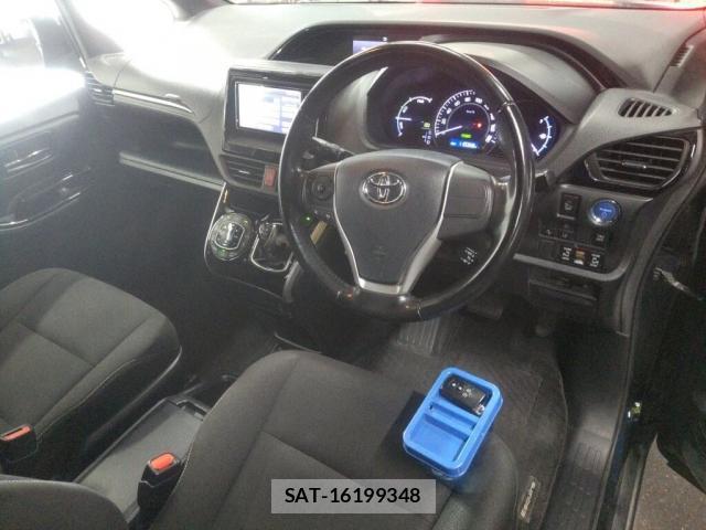 Toyota ESQUIRE 2017-12 8877350-2