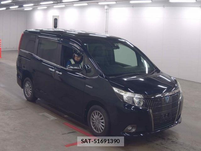 Toyota ESQUIRE 2017-01 8877778-1