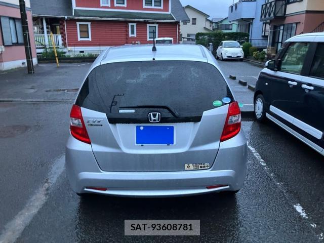 Honda FIT 2012-06 8877275-12