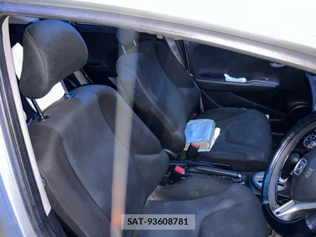 Honda FIT 2012-06 8877275-15