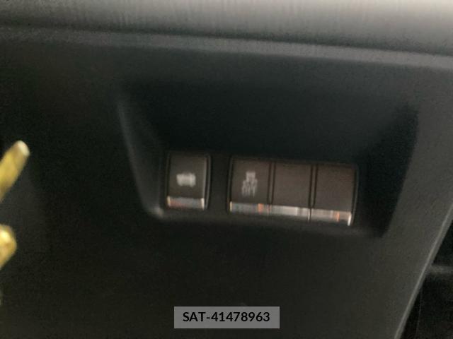 Nissan FUGA 2010-01 8877418-17