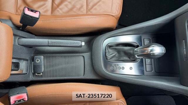 VolksWagen GOLF 2012-10 8877120-14