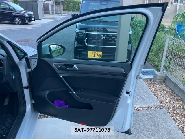 VolksWagen GOLF VARIANT 2018-02 8876742-8