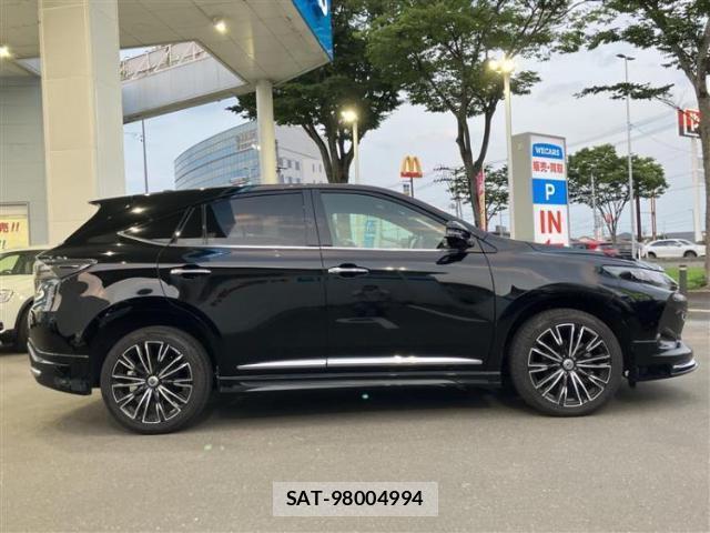 Toyota HARRIER 2017-03 8878348-1