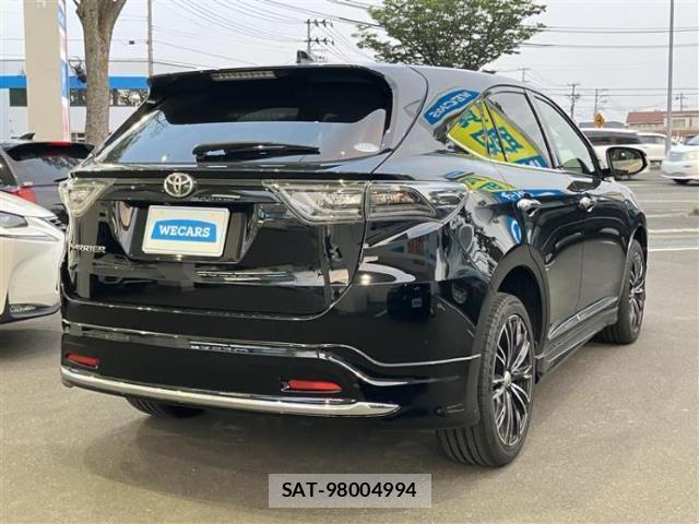 Toyota HARRIER 2017-03 8878348-2