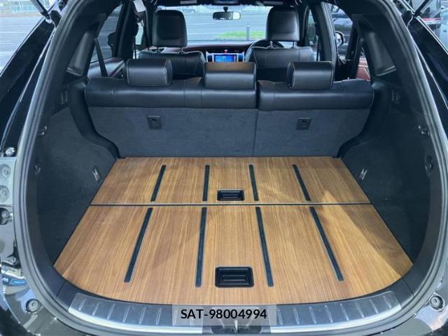 Toyota HARRIER 2017-03 8878348-8