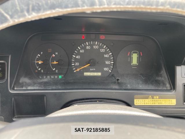 Toyota HIACE COMMUTER 2003-08 8877535-10