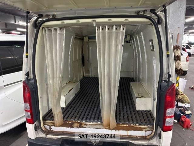 Toyota HIACE VAN 2016-12 8876089-2