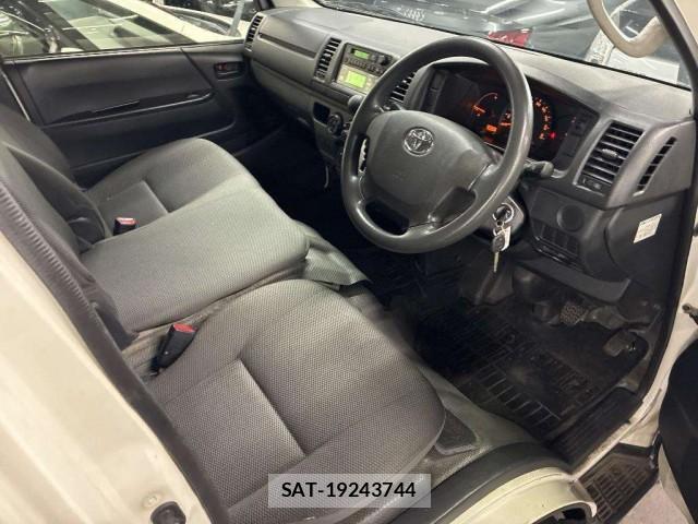 Toyota HIACE VAN 2016-12 8876089-3