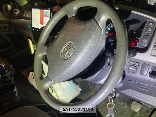 Toyota HIACE VAN 2013-08 8876403-17